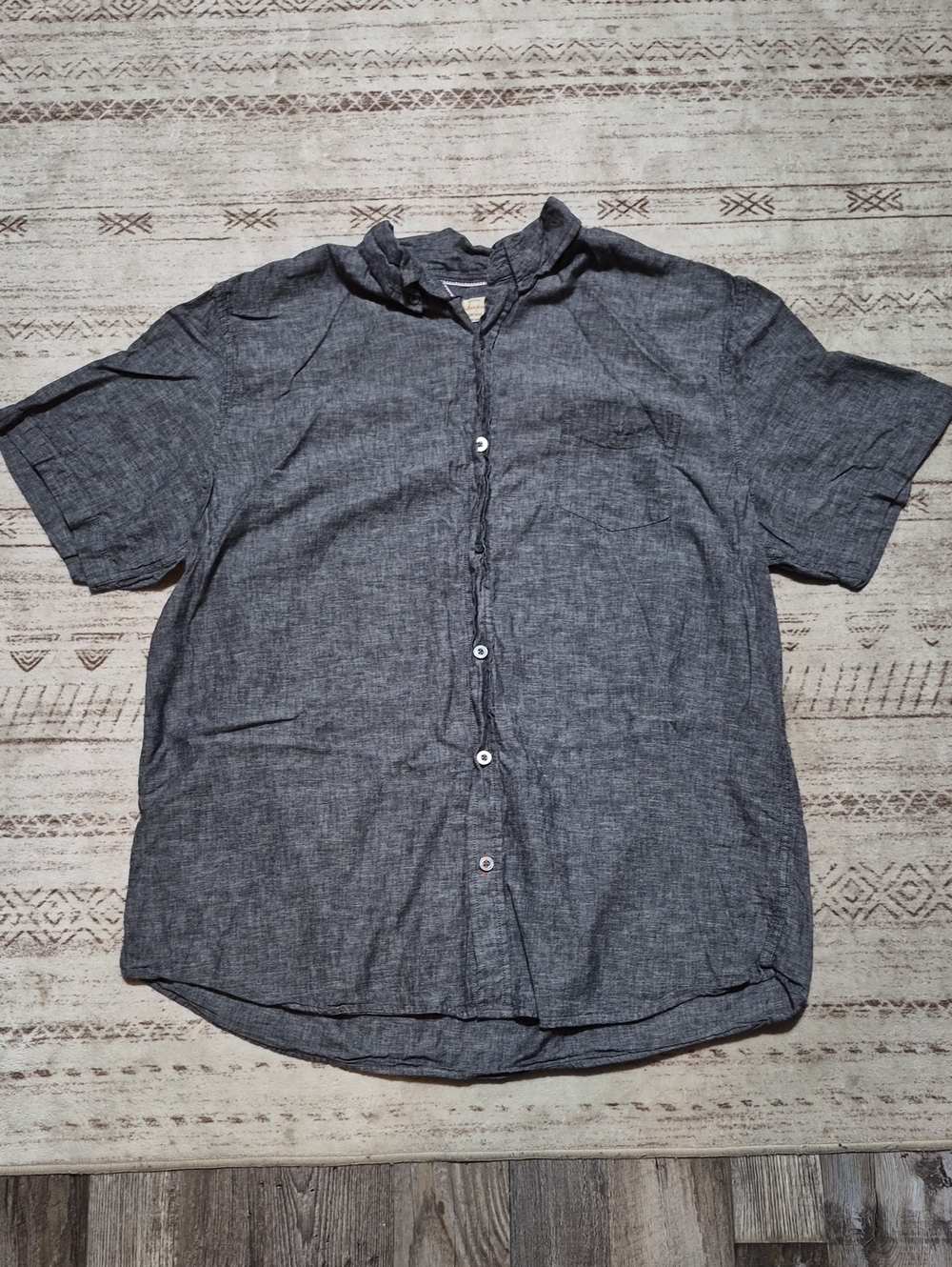 Men's Short-Sleeve Casual Button-Down Shirt in Charcoal